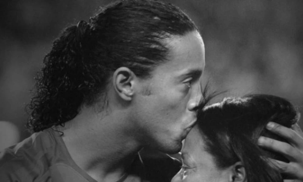 Κορονοϊός: Πέθανε από τον ιό η μητέρα του Ροναλντίνιο